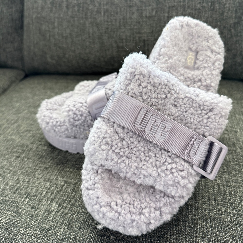 UGG Lilac Fur Lined Buckle Logo Open Toe Slip-On Platform Slippers